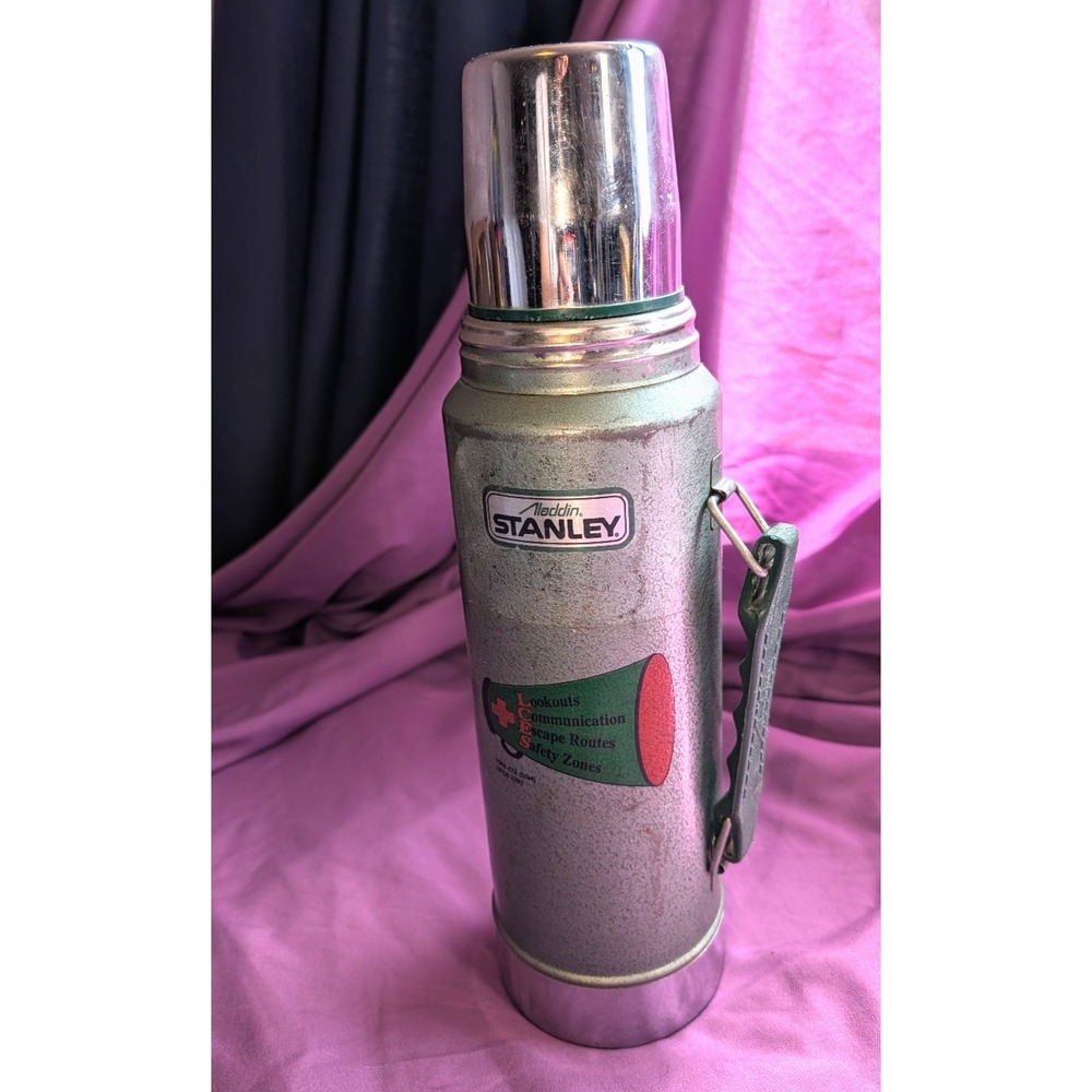 VTG Stanley Aladdin Green Vacuum Thermos W/ Handle 1 Quart Steel USA A-944DH '89